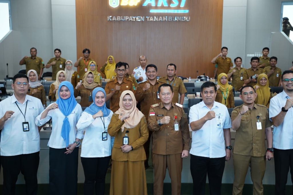 Peluncuran QRIS Dinamis Bank Kalsel di Kantor Bupati Tanah Bumbu untuk pembayaran pajak daerah secara digital