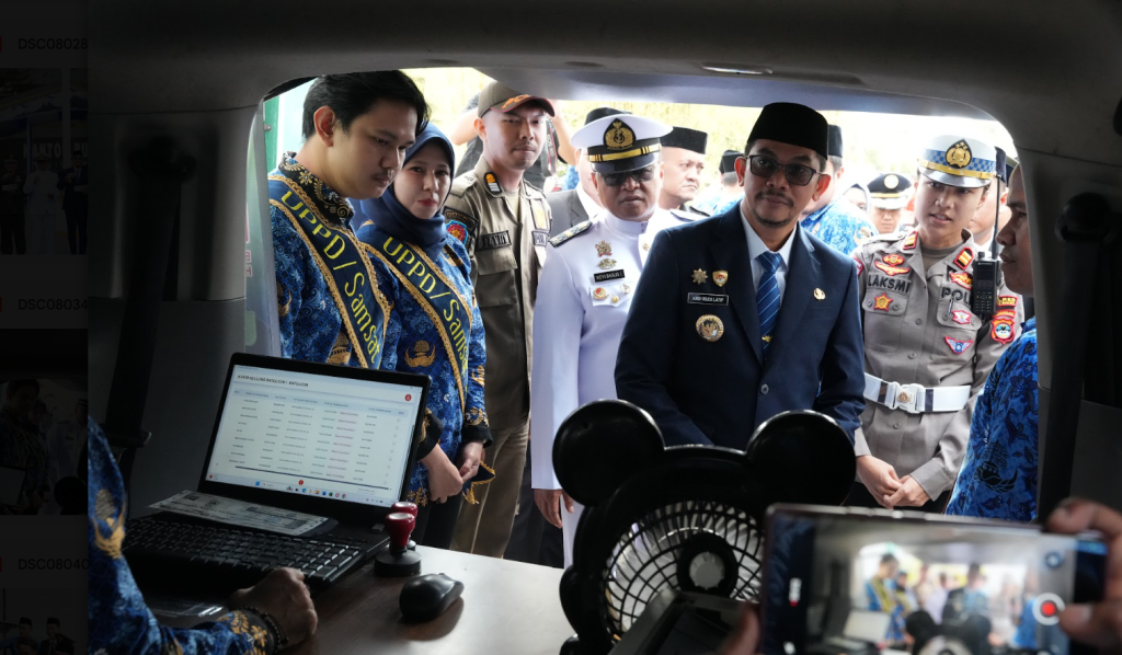 Bupati Andi Rudi Latif membuka Gebyar Panutan Pajak Kendaraan Bermotor 2026 di Batulicin dan melakukan pembayaran pajak secara simbolis melalui Mobil Samsat Keliling